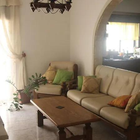 Semesterbostad 10 Mins Close To Airport - Max 10 Guests *