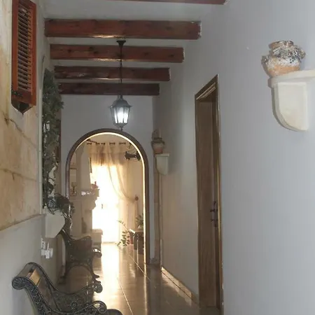 10 Mins Close To Airport - Max 10 Guests
