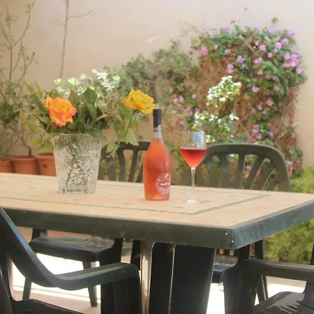 10 Mins Close To Airport - Max 10 Guests