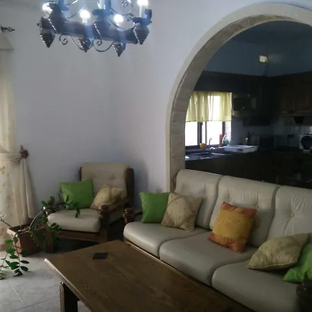 Semesterbostad 10 Mins Close To Airport - Max 10 Guests