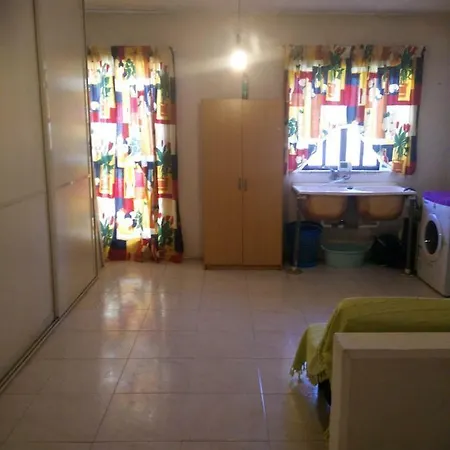 10 Mins Close To Airport - Max 10 Guests Semesterbostad *