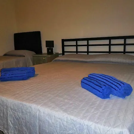 10 Mins Close To Airport - Max 10 Guests Semesterbostad *