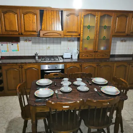 Semesterbostad 10 Mins Close To Airport - Max 10 Guests