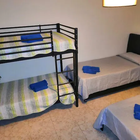 10 Mins Close To Airport - Max 10 Guests