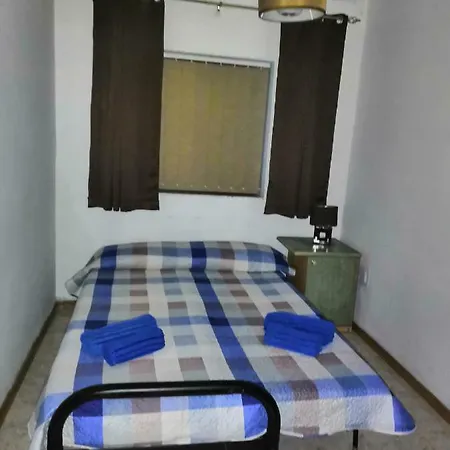 Semesterbostad 10 Mins Close To Airport - Max 10 Guests *