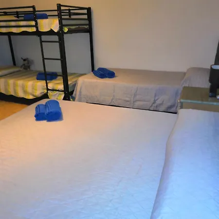 10 Mins Close To Airport - Max 10 Guests *