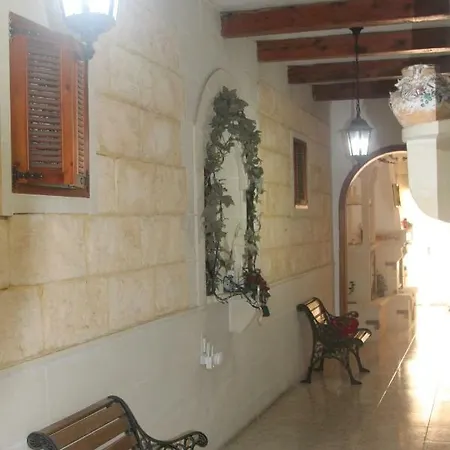 Prázdninový dům 10 Mins Close To Airport - Max 10 Guests *