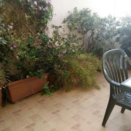 Prázdninový dům 10 Mins Close To Airport - Max 10 Guests *