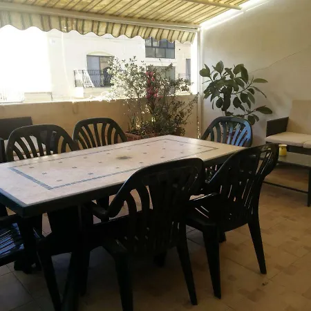 Prázdninový dům 10 Mins Close To Airport - Max 10 Guests