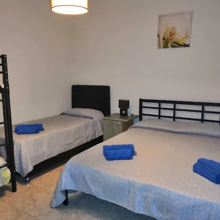 10 Mins Close To Airport - Max 10 Guests