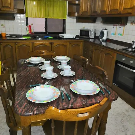 Prázdninový dům 10 Mins Close To Airport - Max 10 Guests *